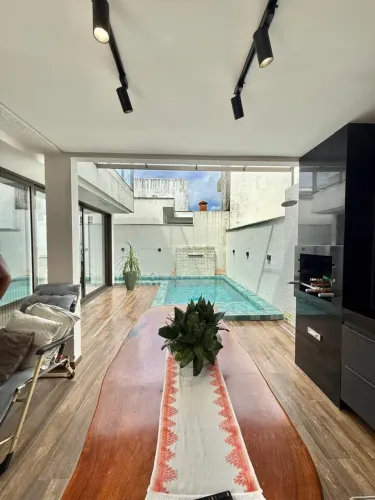 Linda Casa, Condominio fechado, 240m2- 3 qts