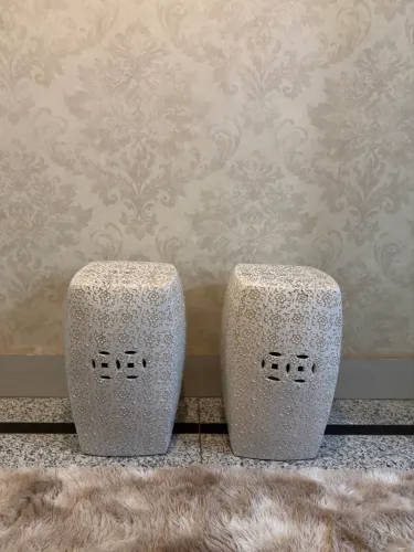 Vaso Decorativo de cerâmica estilo "garden seat" vazado detalhado