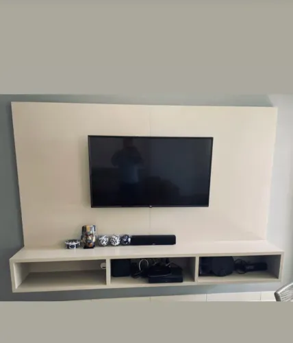 Painel com rack em MDF 