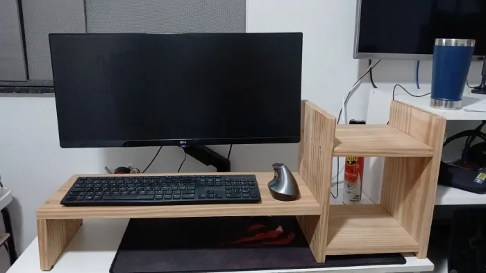 Suporte de Monitor de madeira