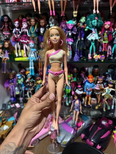 Boneca barbie praia