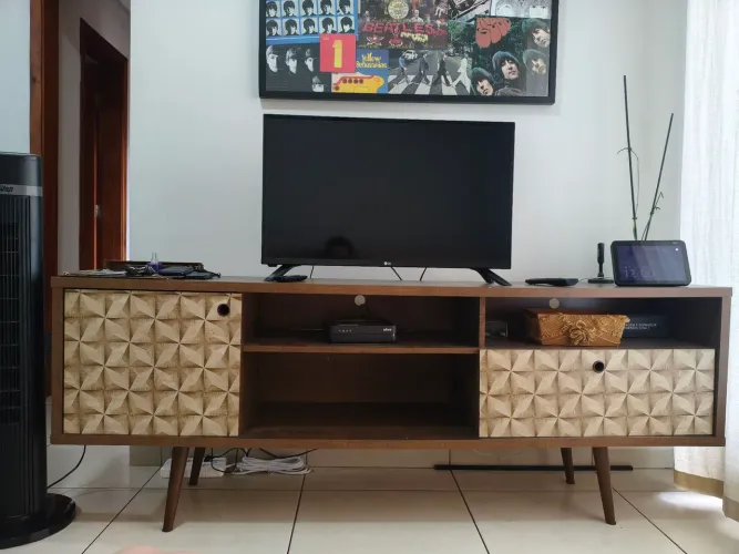 Rack retrô com porta e gavetão 