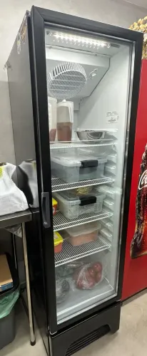 Refrigerador Metalfrio VB28R quase novo