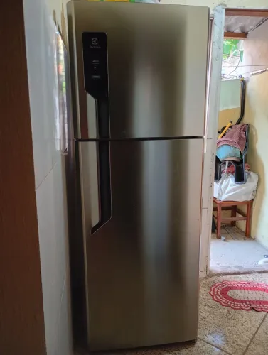 Vende-se geladeira inox apenas 8 meses de uso