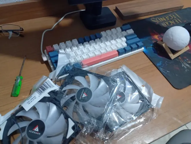 Combo gamer!!-teclado-ventoinha-decoração