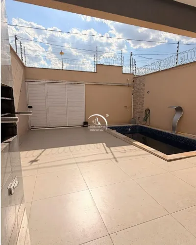 CASA À VENDA COM PISCINA - BAIRRO PARAÍSO