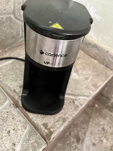 Cafeteira cadence - não tem copo