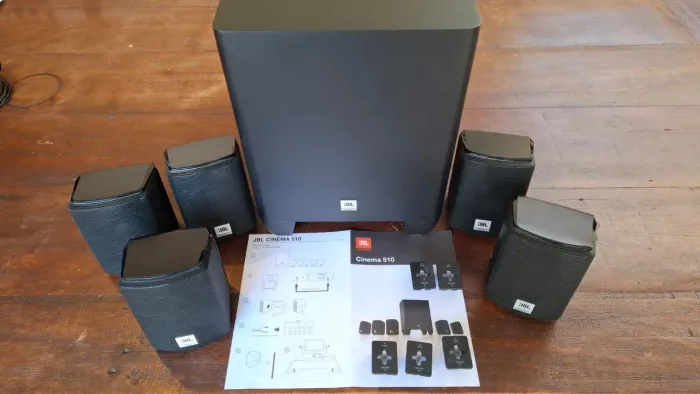 Caixas JBL Cinema 510 5.1 para Home Theater, Subwoofer ativo.