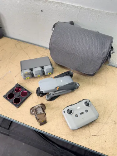 DJI Mavic Air 3 com acessórios 
