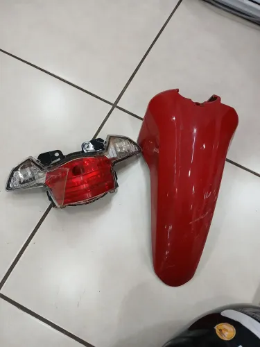 Vendo Paralama Dianteiro e Lanterna Traseira Biz 125/Modelo 2026