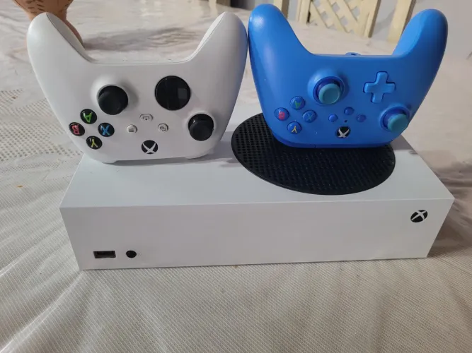 Xbox séries S 512gb branco com dois controles