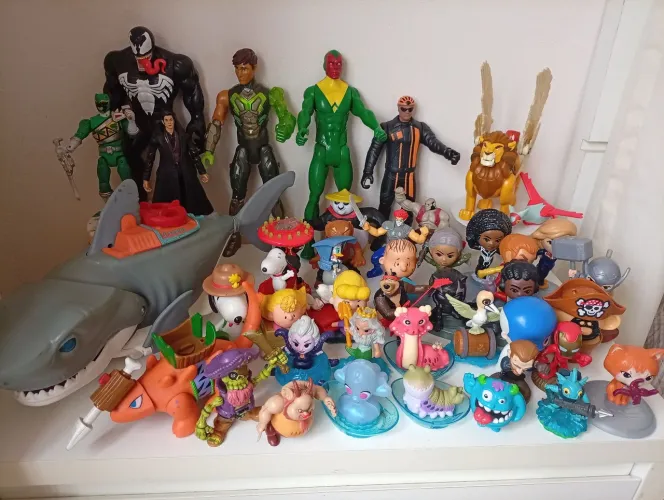 ALO ALÔ COLECIONADOR LOTE COM 43 BRINQUEDOS NAO VENDO SEPARADO