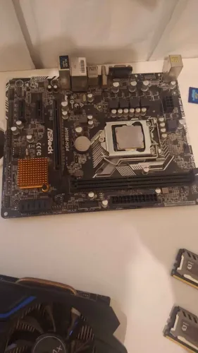 Placa Mãe Asrock H110HG4 + i3-7100 3.9Ghz usada