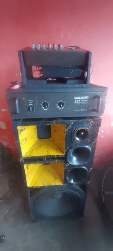 Caixa trio Bob com amplificador e mesa