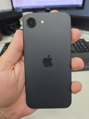 iPhone 16e