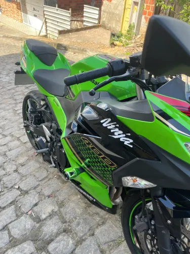 Kawasaki ninja 400 krt Moto linda e conservada, raridade ler