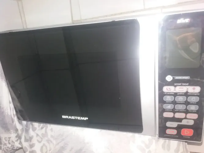 Microondas e grill "INOX E ESPELHADO"da brastemp 30 litros.em otimo estado