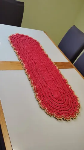 Toalha de Mesa Vermelha de Crochê