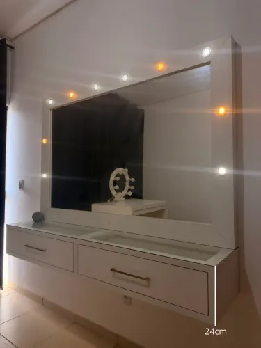 Penteadeira camarim premium branca com luzes e espelhos 