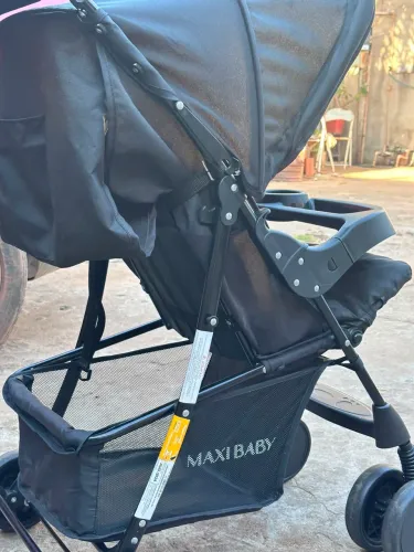Carrinho de bebê marca máxi baby 15 KG
