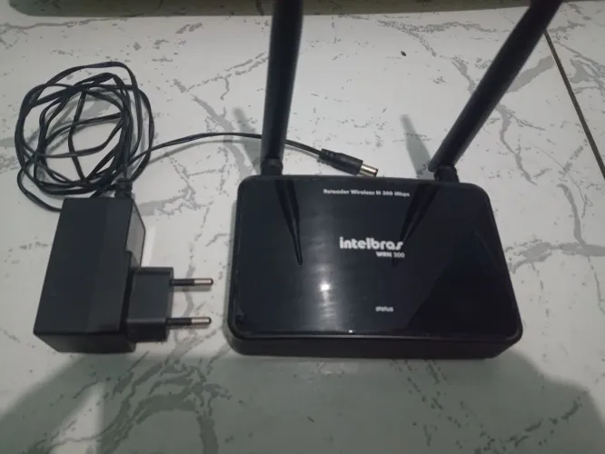 Roteador funcionando,pouco usado Intelbras