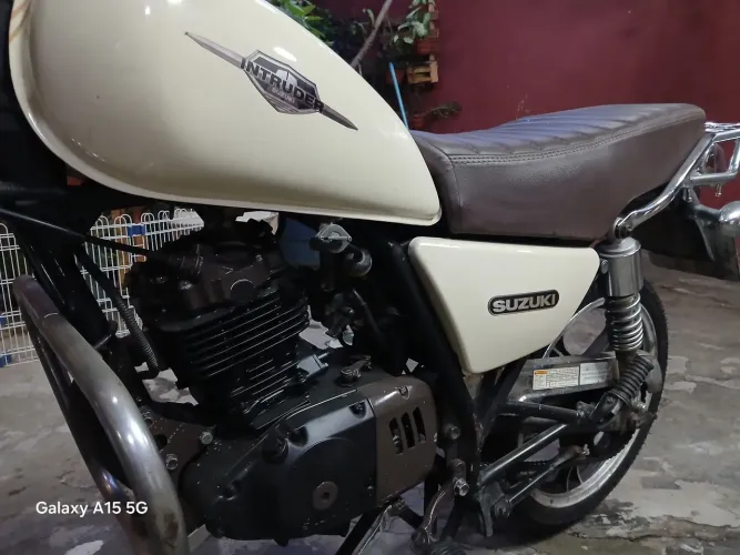 Suzuki intruder 125