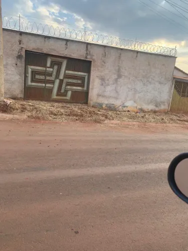 Vendo lote murado e com portão 