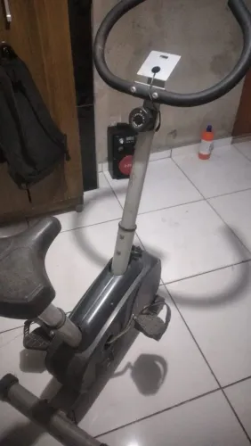 Vendo esteira ergométrica usada 250