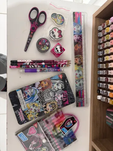 Material escolar Monster High