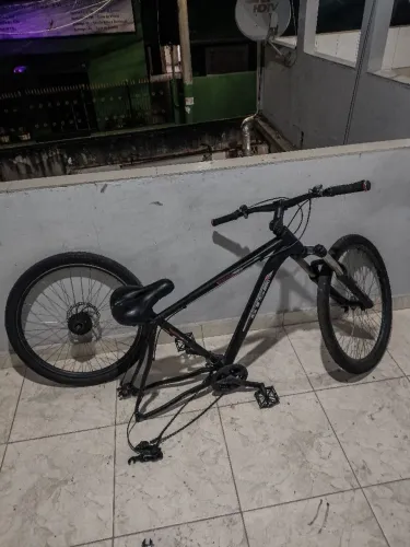 Troco/vendo bike desmontada aro 26