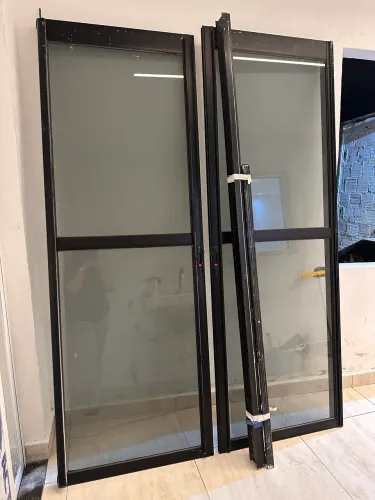 Porta duas folhas semi nova 