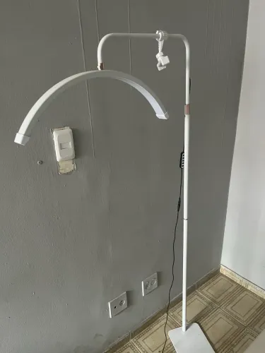 Lâmpada meia Lua Led