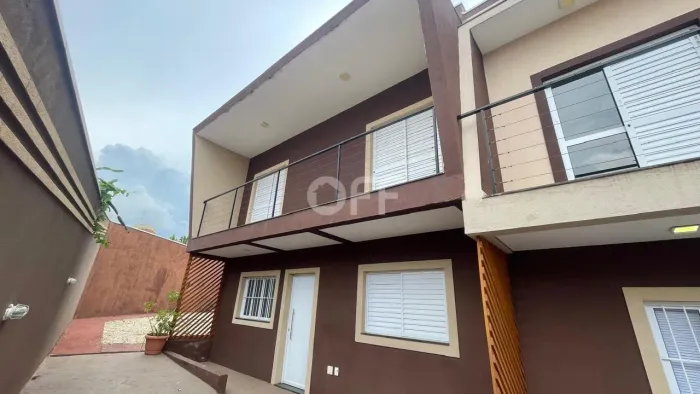 Condomínio com três casas a venda em condomínio fechado no bairro São Quirino em Campinas