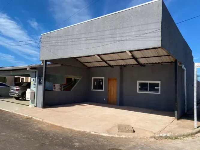Casa Térrea de Esquina à Venda no Condomínio Araguaia