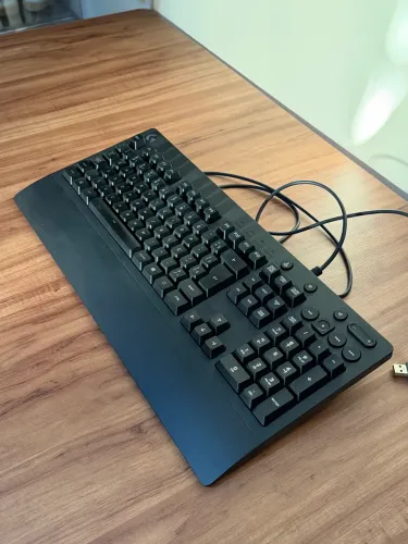 Teclado Logitech g213