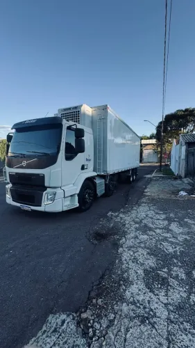 VOLVO VM 330 8X2 CAMARA FRIA BITRUCK