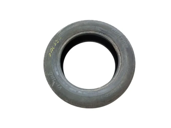Pneu Ovation 205/60R16 aro 16