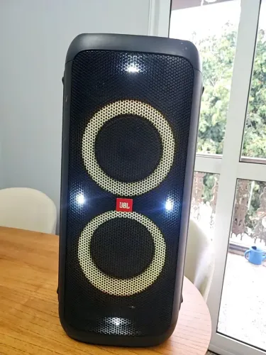 Caixa de Som JBL PARTYBOX 300 - Bluetooth, com bateria (±15h reprodução) - usada