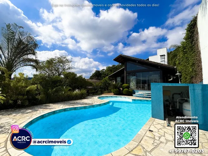 ACRC Imóveis - CA03737 - Casa com edícula e piscina a Venda no Bairro Velha em Blumenau.
