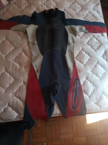 Short John Gul Titanium 2 zerado sofri um acidente e infelizmente não pego mais onda