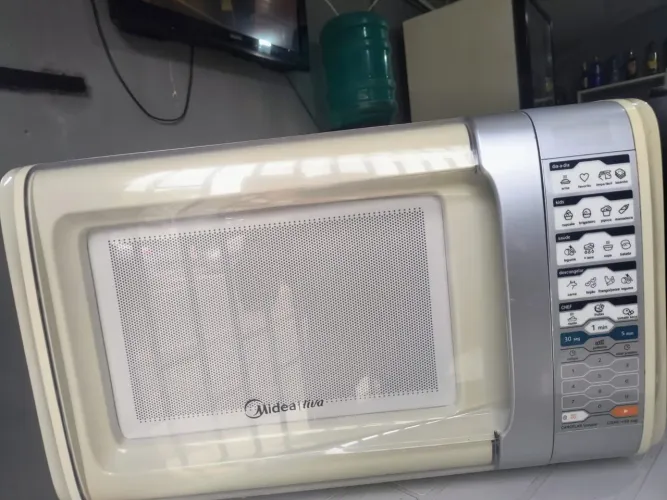 Micro-ondas Midea 30L