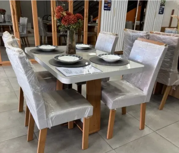 Mesa de Jantar Com 4 Cadeiras (Produto Novo)