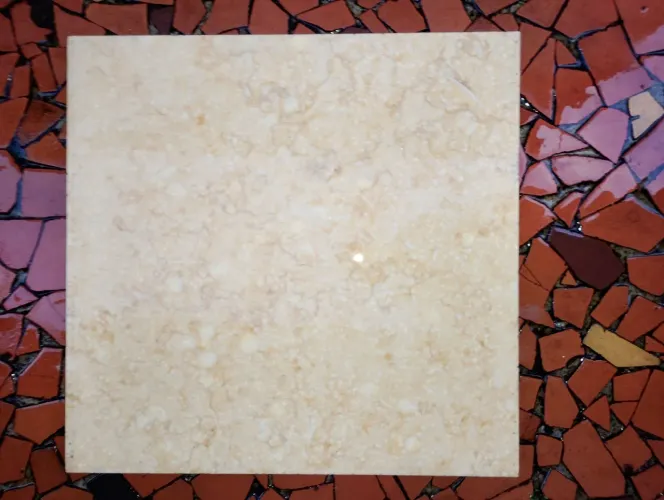 Piso mármore Bege Bahia medindo 42 x 43 cm, 31 pcs metragem total aprox. 6,00 m2