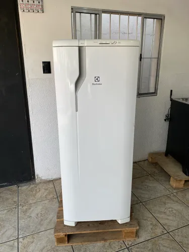 Geladeira Electrolux bem conservada - ENTREGO 