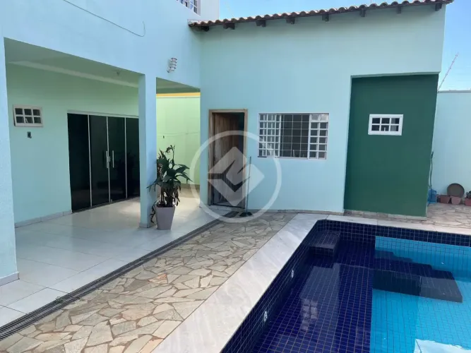 Vende-se Sobrado - 3 suítes - 270 m² - Porteira fechada - 5 minutos do centro político. -