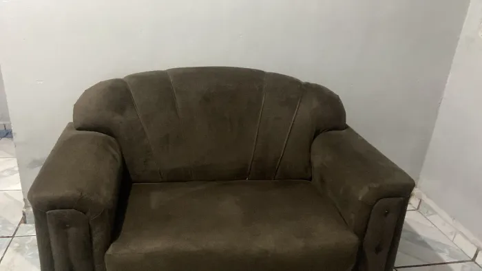 Vende-se sofá de dois lugares 