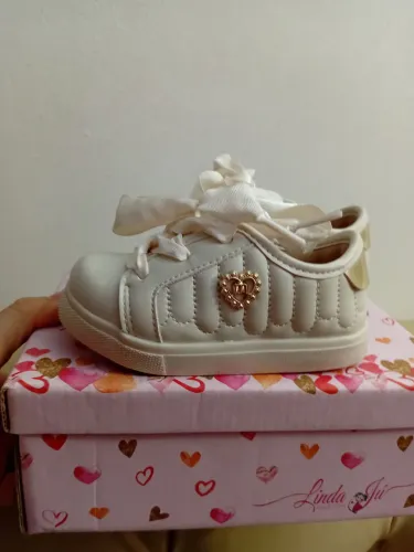 Tenis molequinha