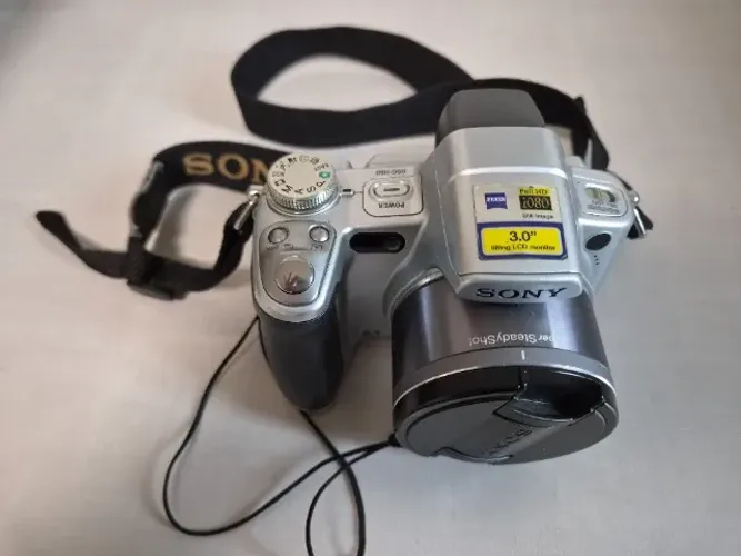 Sony Cyber Shot H50 muito bem cuidada, com a caixa, todos os acessórios e com case