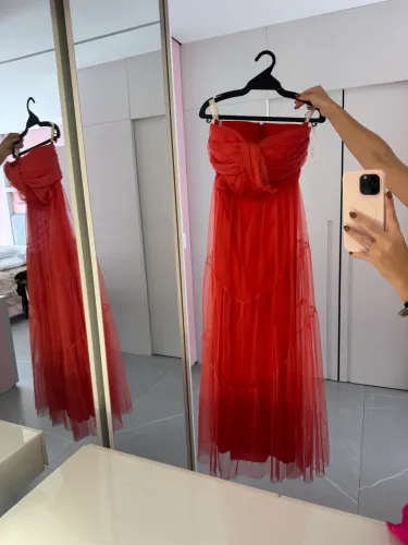 Vestido longo laranja de tule