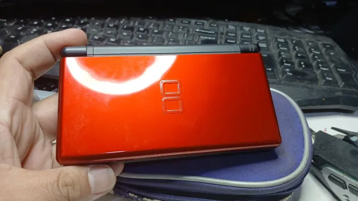 Nintendo DS lite com jogos e bolsa de transporte